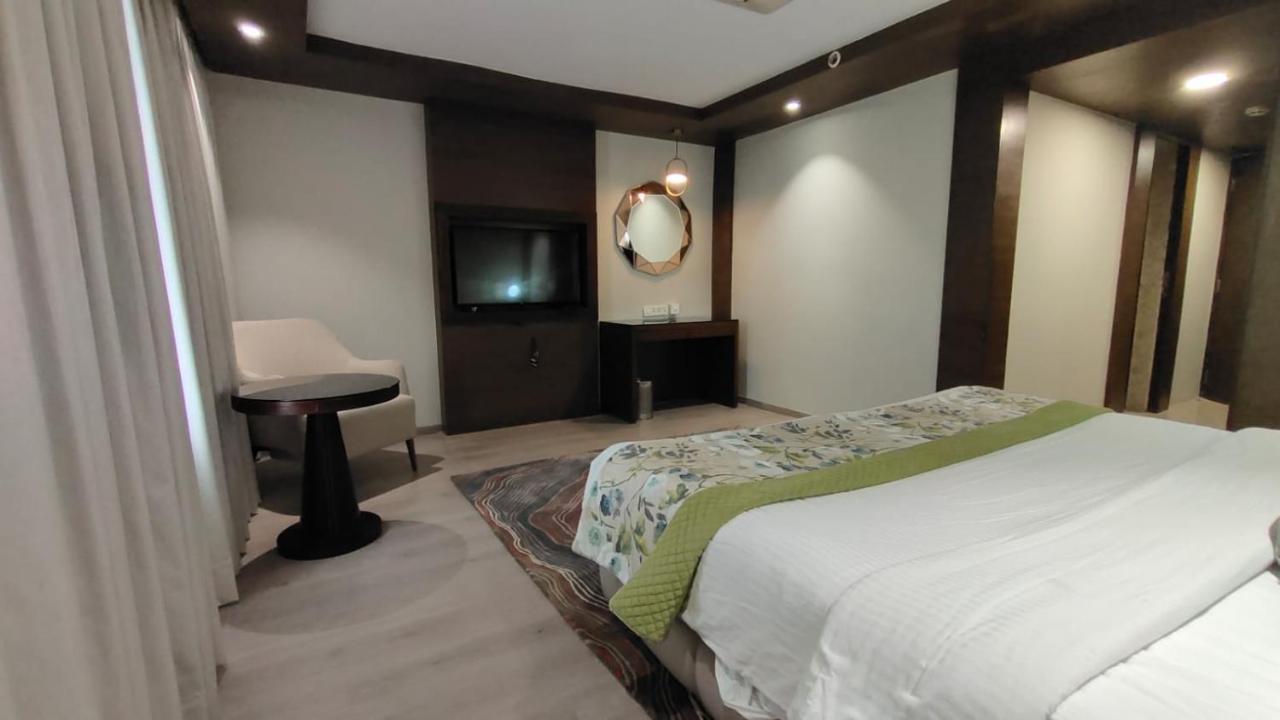 Royal Orchid Central Grazia, Navi Mumbai Eksteriør bilde